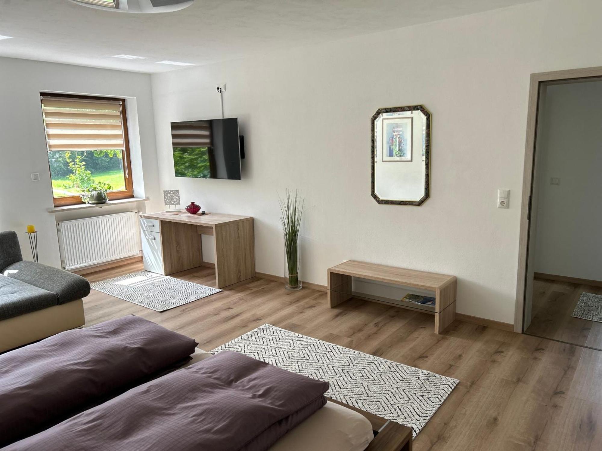 Ruhige Ferienwohnung Mit Terrasse Fuer 2 Personen Военщраус Екстериор снимка