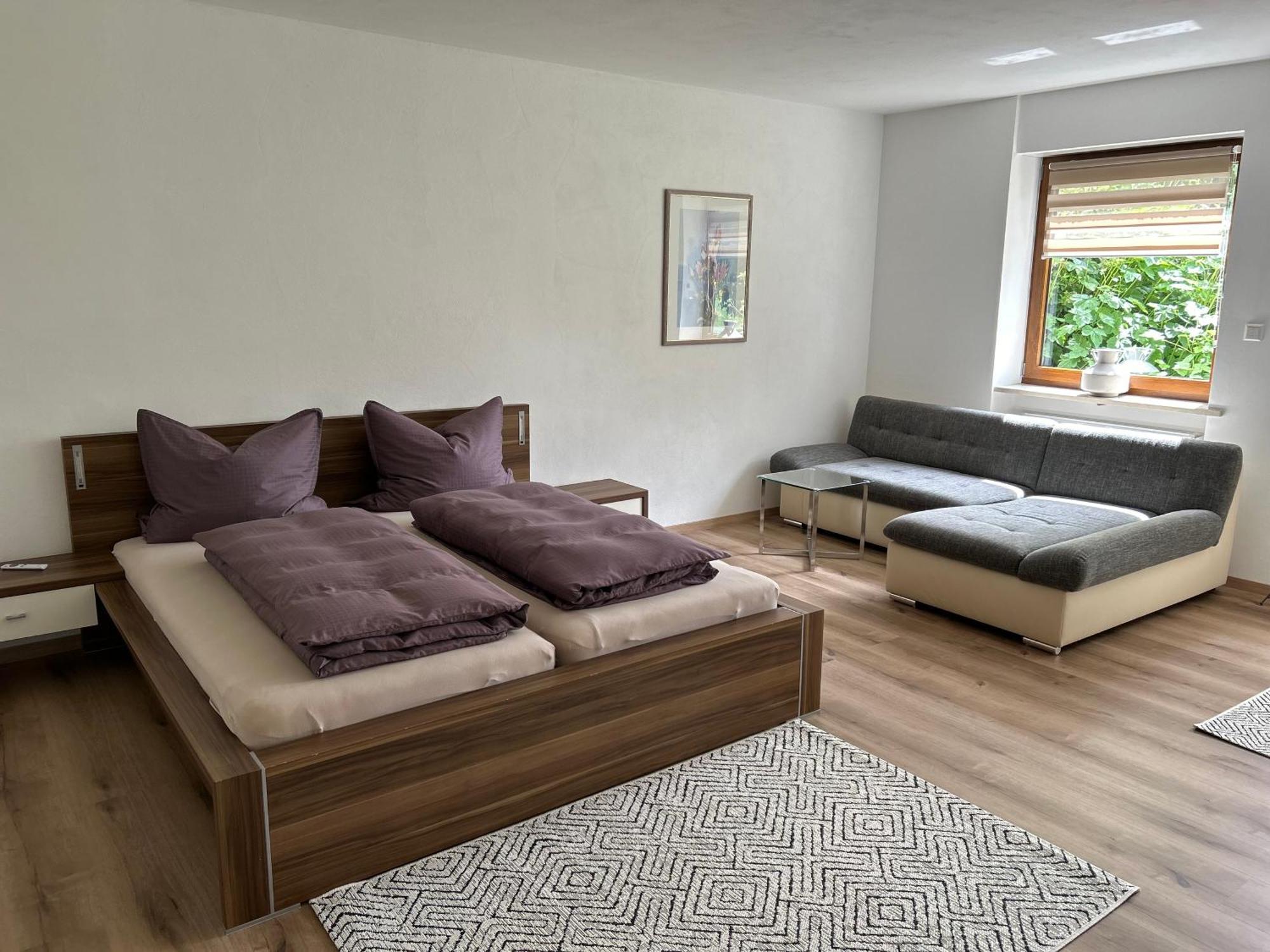 Ruhige Ferienwohnung Mit Terrasse Fuer 2 Personen Военщраус Екстериор снимка