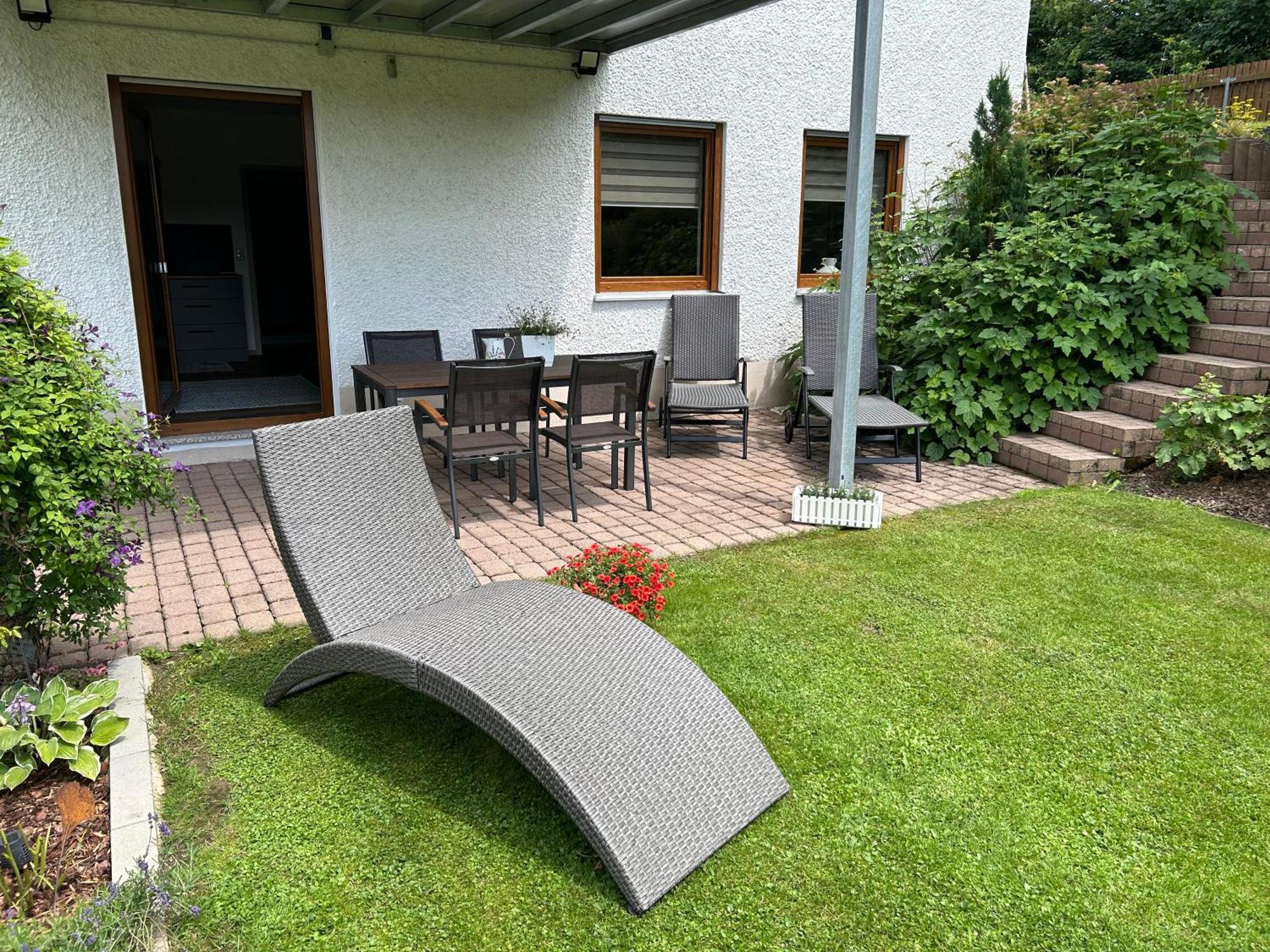 Ruhige Ferienwohnung Mit Terrasse Fuer 2 Personen Военщраус Екстериор снимка