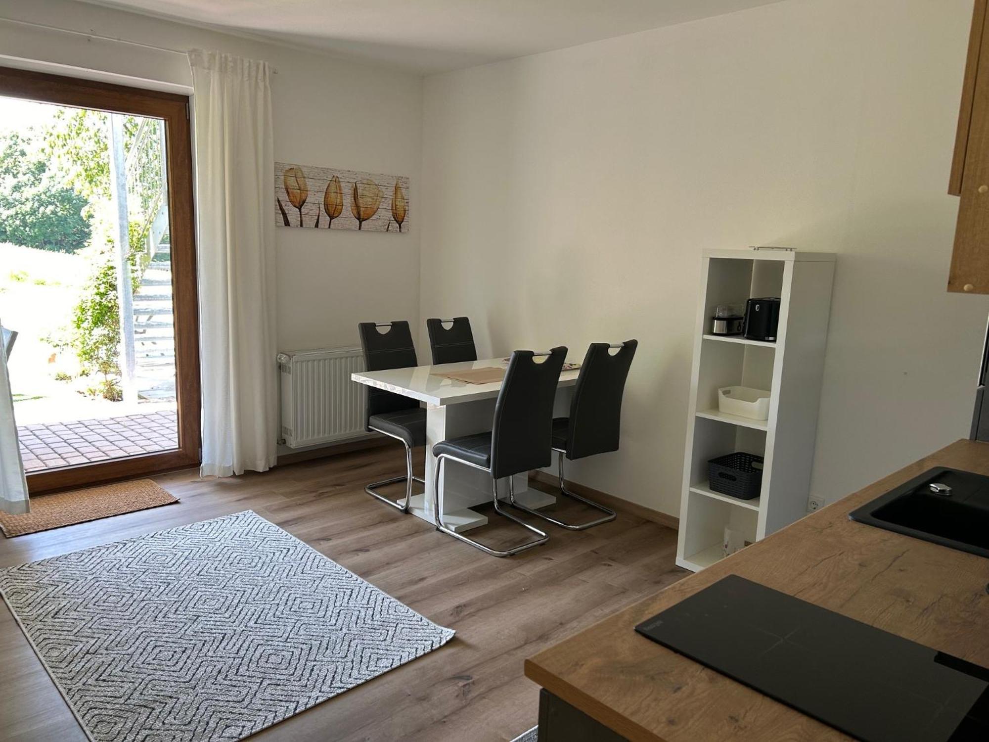 Ruhige Ferienwohnung Mit Terrasse Fuer 2 Personen Военщраус Екстериор снимка