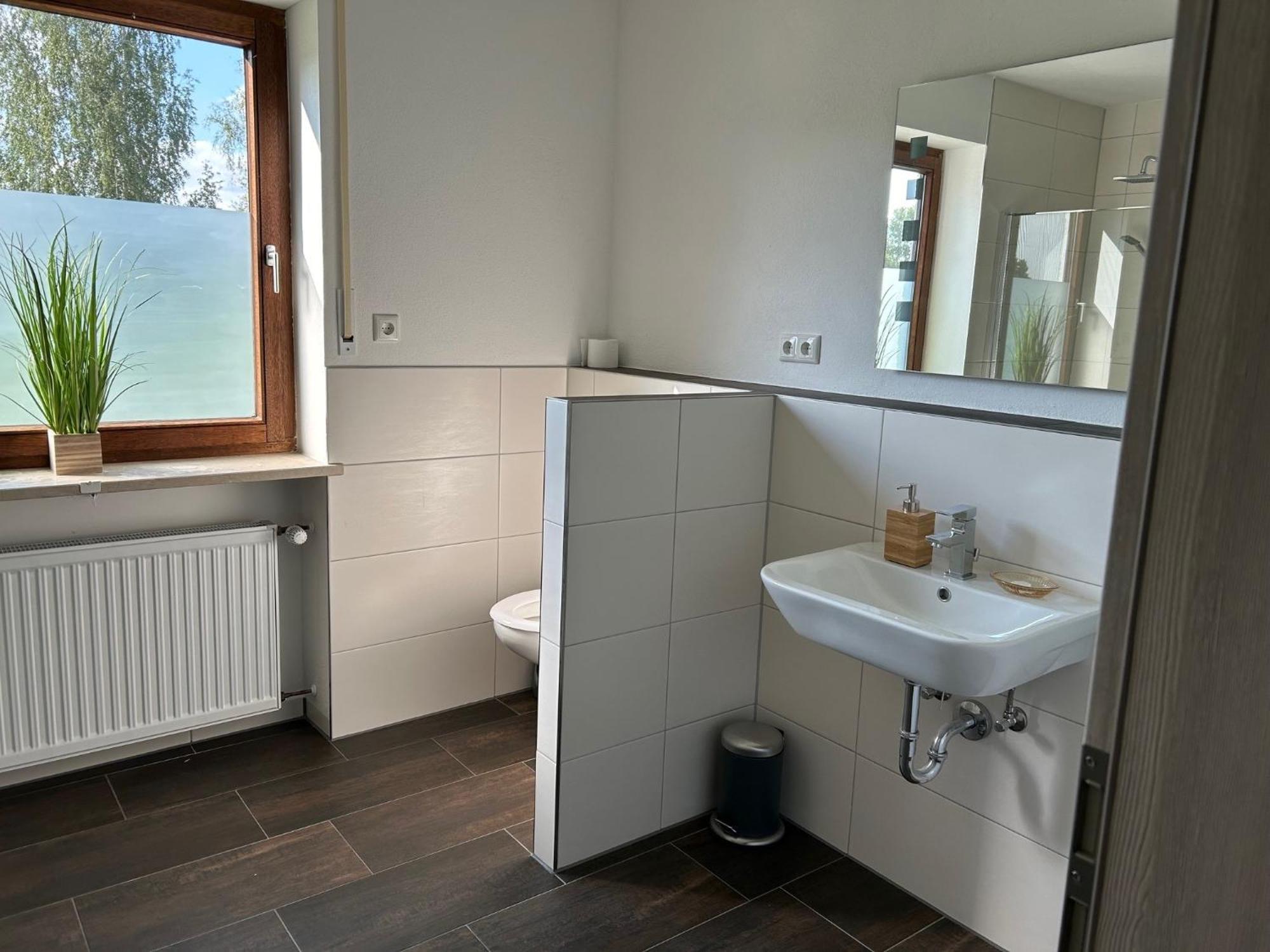 Ruhige Ferienwohnung Mit Terrasse Fuer 2 Personen Военщраус Екстериор снимка